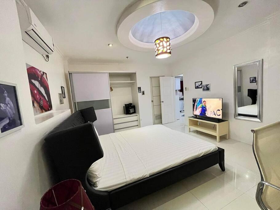 Kandi Big 1 Bedroom King Bed, Free Housekeeping, Wi-Fi Angeles Esterno foto