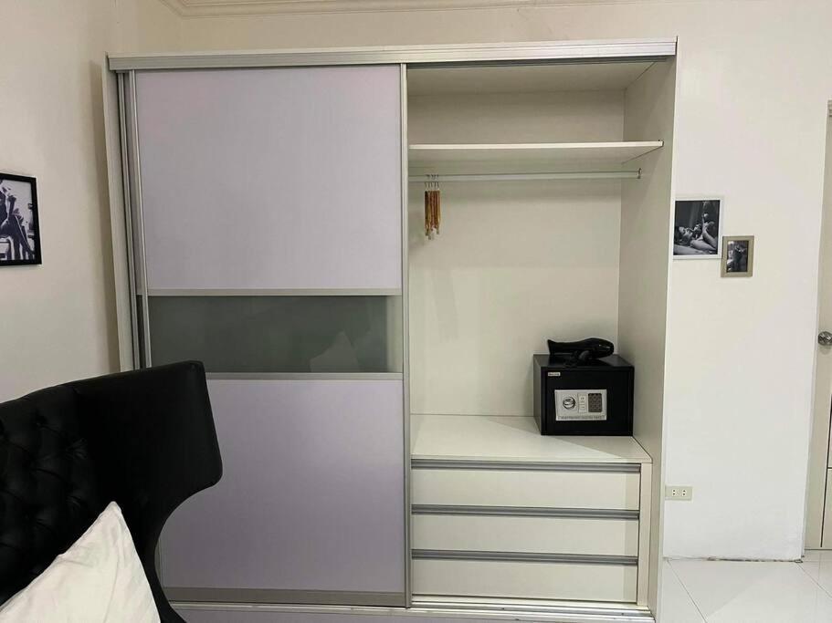 Kandi Big 1 Bedroom King Bed, Free Housekeeping, Wi-Fi Angeles Esterno foto