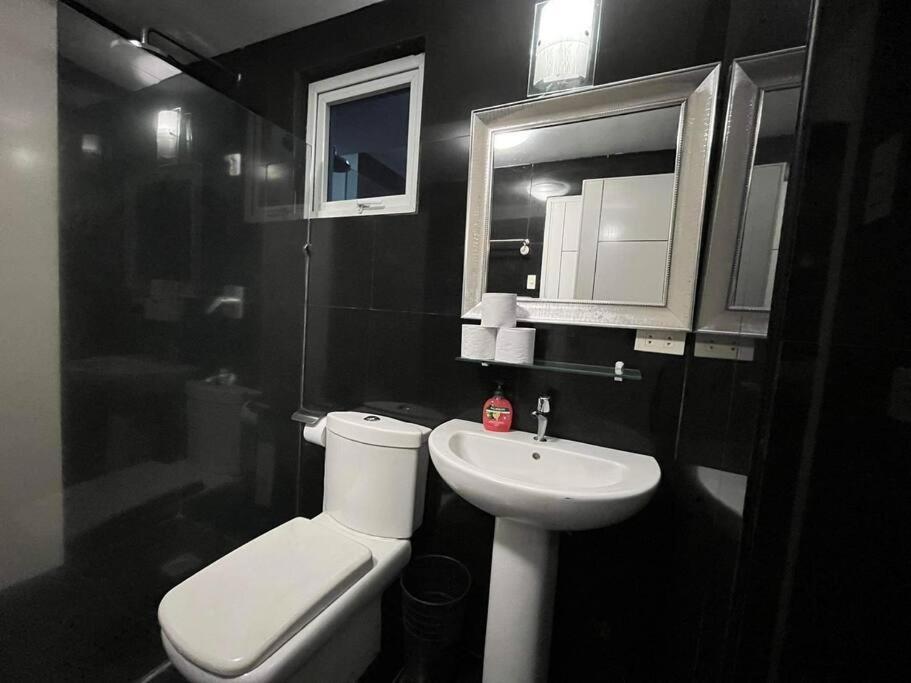 Kandi Big 1 Bedroom King Bed, Free Housekeeping, Wi-Fi Angeles Esterno foto